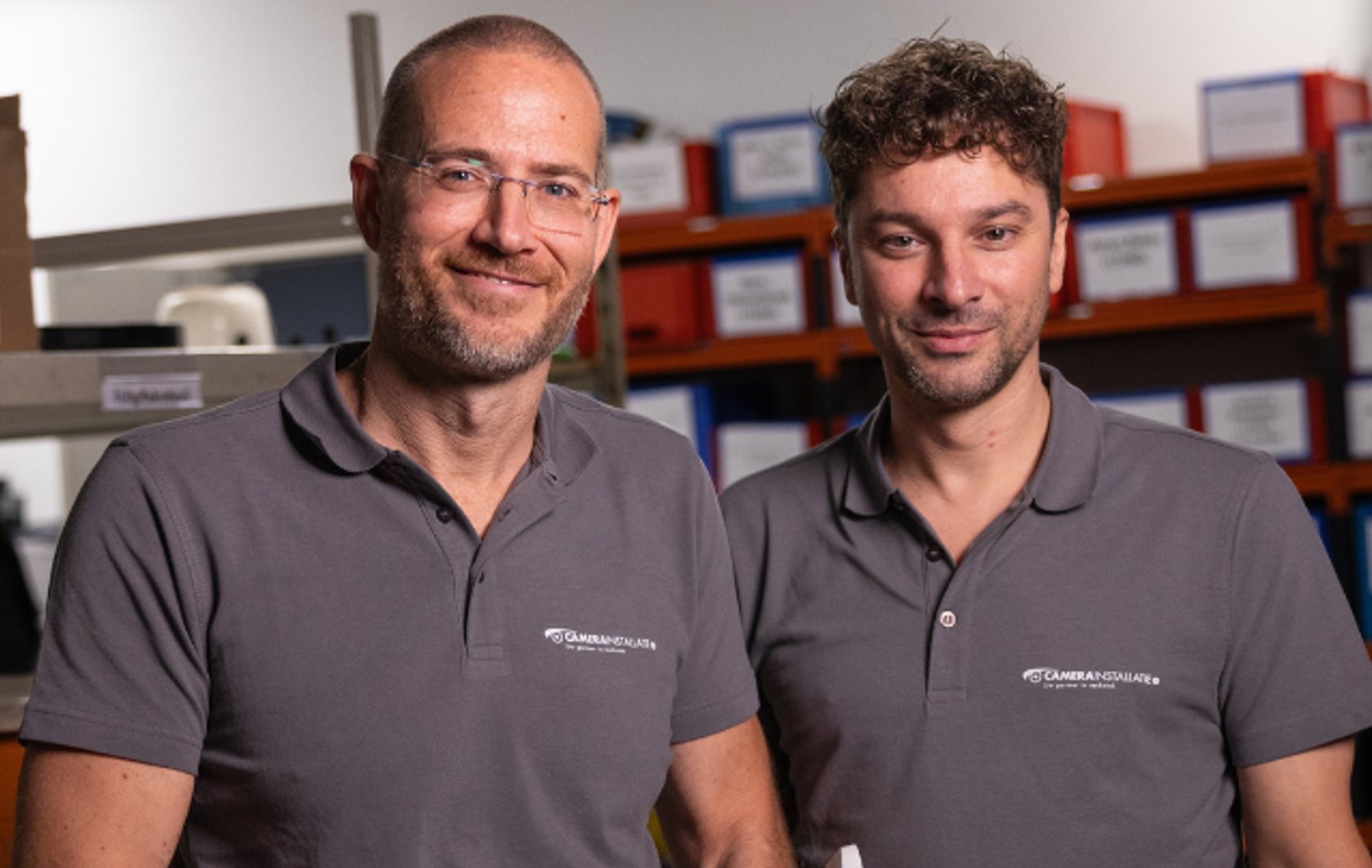 Marc Herdes en John van den Bosch in het eigen magazijn