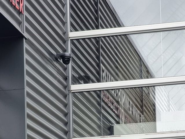 Autobedrijf: camera's die mens en voertuig herkennen, Almere