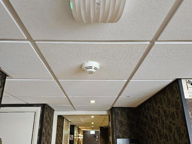 Hotel: een nieuw netwerk en wifi op alle kamers, Amsterdam