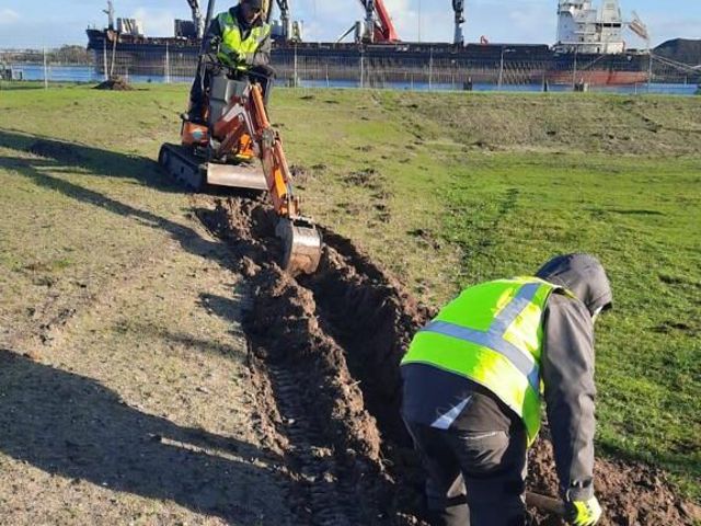 Camerapalen in de haven: glasvezel, straalzenders en een schop, Amsterdam