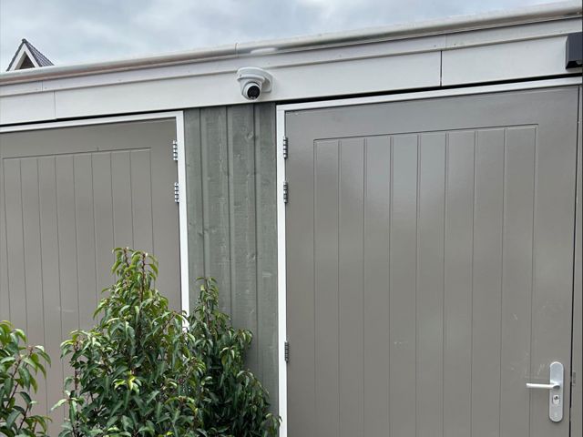 Camera's boven de garagedeur, Almere