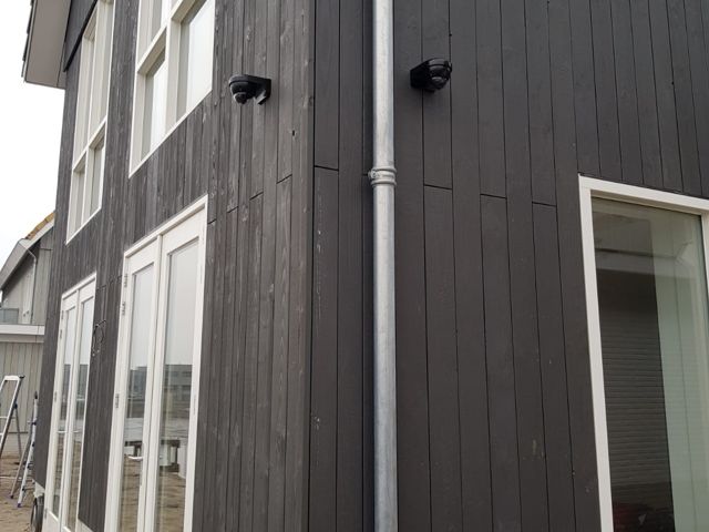 Huis aan het water, na inbraken in de straat, Almere