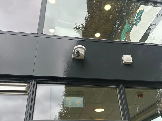 Kinderdagverblijf: de coaxkabel eruit, zes camera's erin, Almere